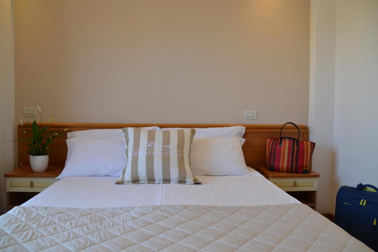 Hotel Apogeo - Breakfast Experience Ріміні Екстер'єр фото